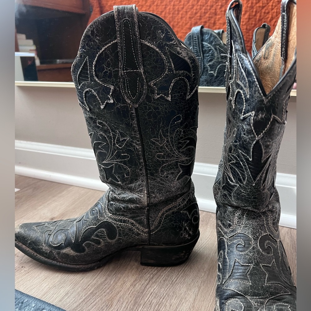 Black vintage cowgirl boots